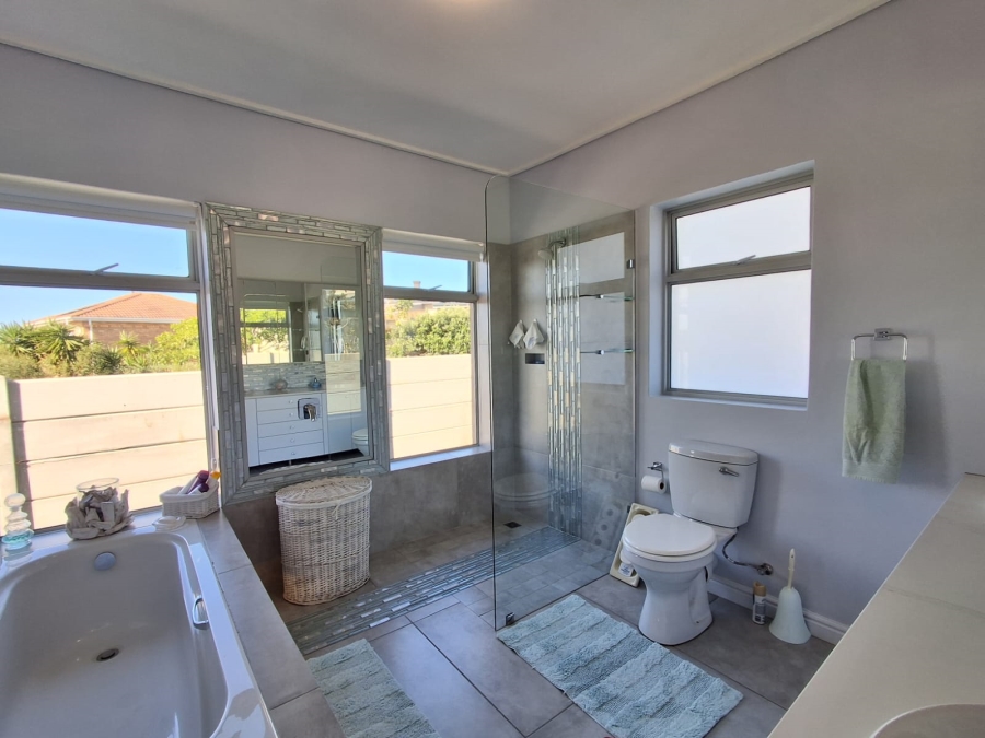 3 Bedroom Property for Sale in Stilbaai Wes Western Cape